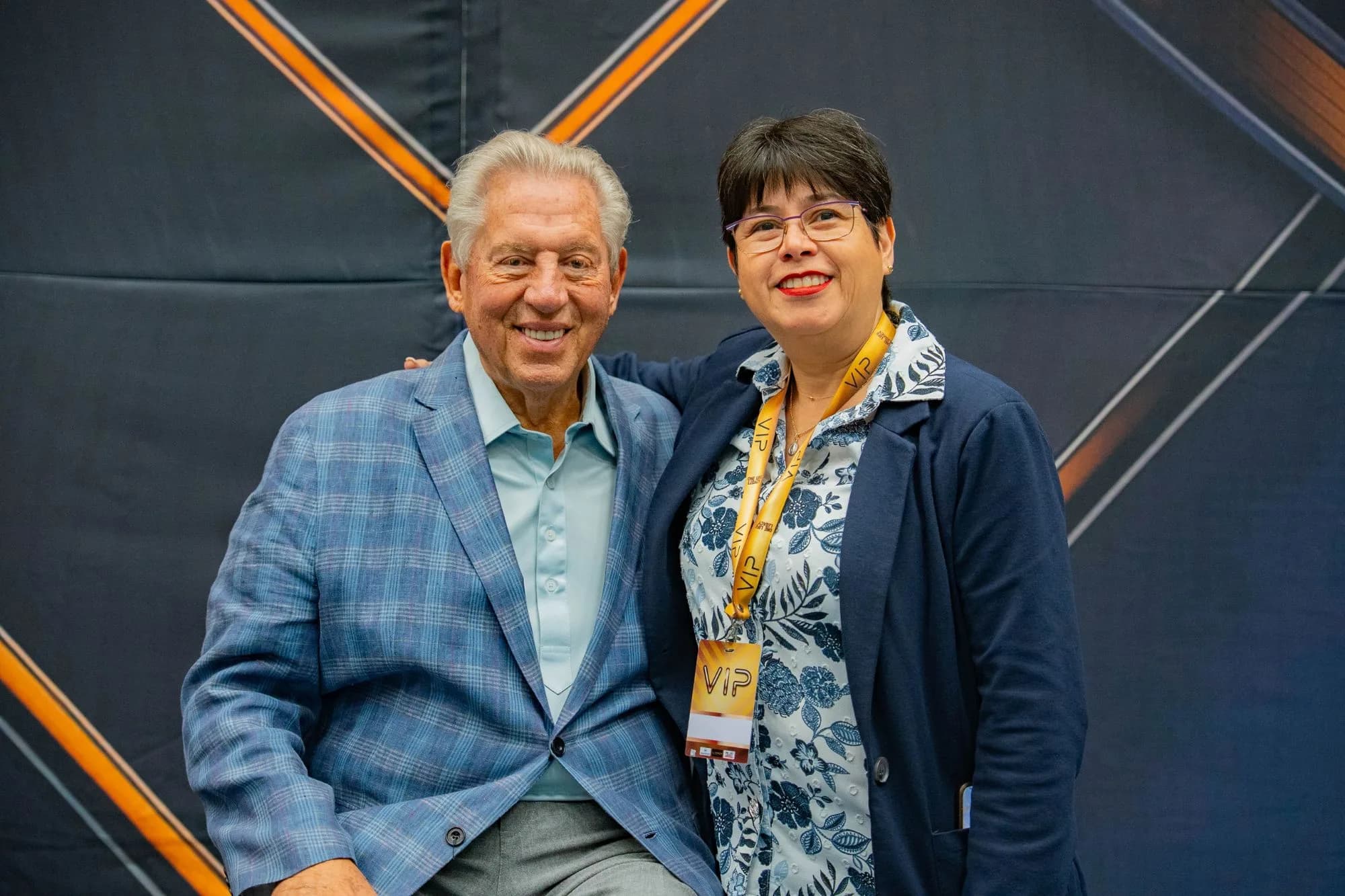 Rosa María Bello junto a John C. Maxwell