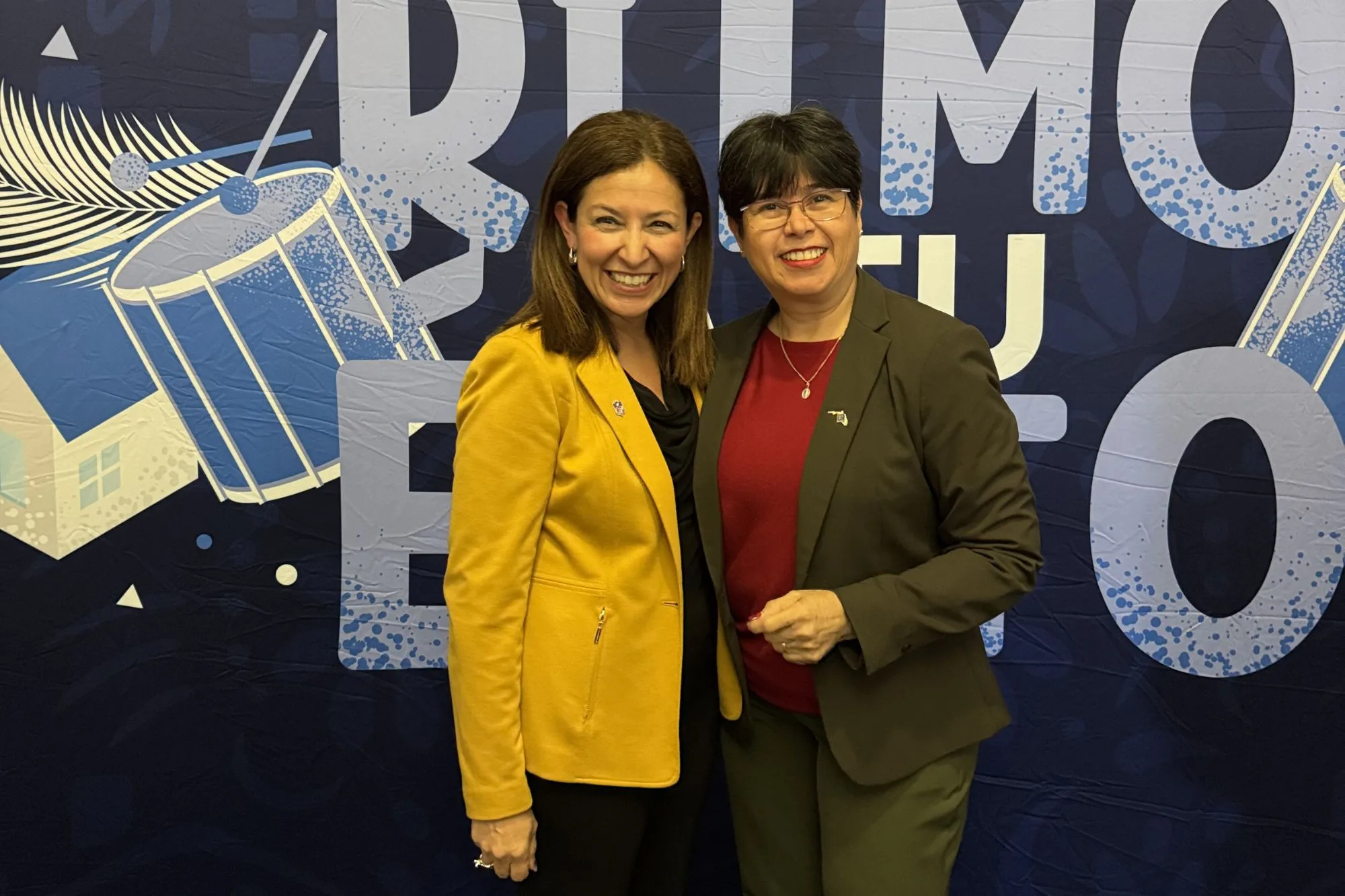 Rosa María Bello junto a Marissa Solis
